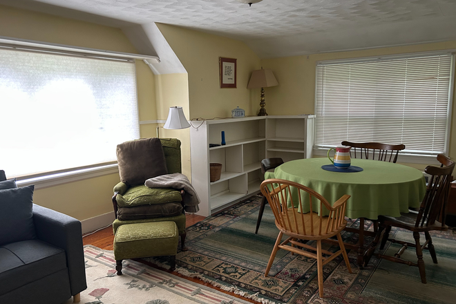 Dining area - Furnished 1 bedroom apt in South Amherst, entire top floor