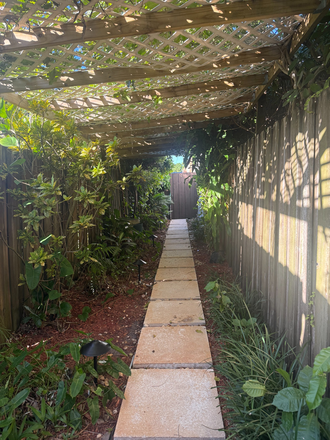 Private entry - Beautiful studio apartment!!!