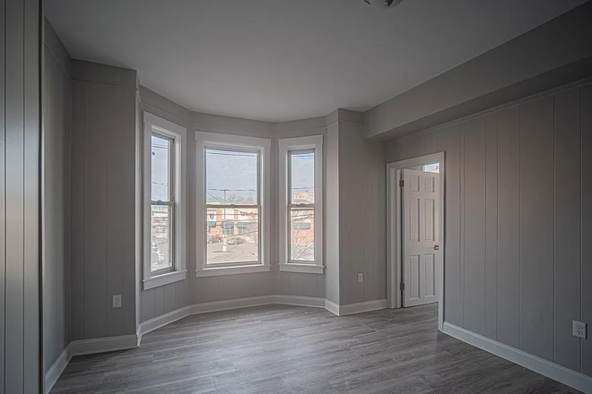 Call NOW for showings! 617-236-8550 - LONDON ST - *1/2 FEE* MODERN 3BR/1BA NEAR MBTA MAVERICK *AVAIL NOW* W/ KNDRY IN BLDNG, DW, SS APPS Apartments