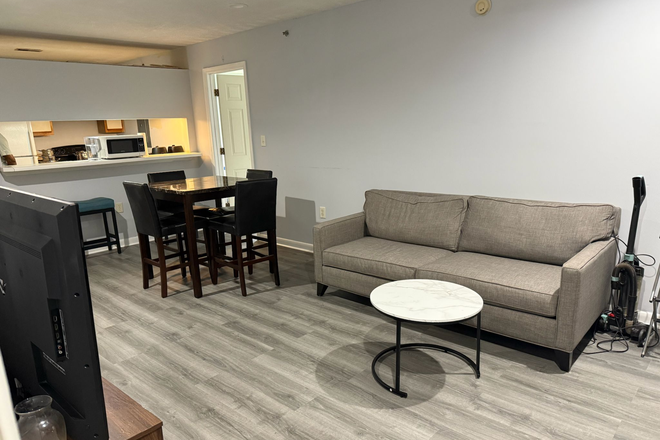 Common Lounge/Diner/Kitchen - 4bed 4bath Apartment Near Centennial Campus