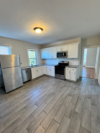kitchen - 4 BED 2 BATH  FOX POINT WALKABLE TO CAMPUS.