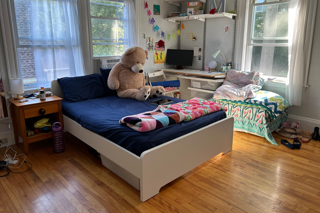 ROOM - SUMMER SUBLET: Great house with awesome roommates, 10 mins from Fletcher