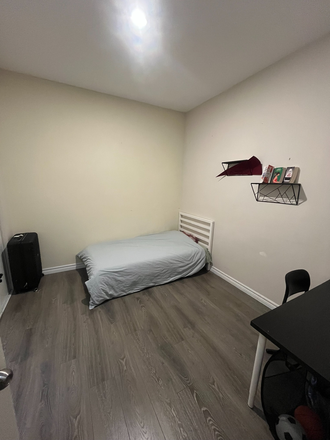 Bedroom - Furnished Large Room Near UofT Campus – January 1 Move-In