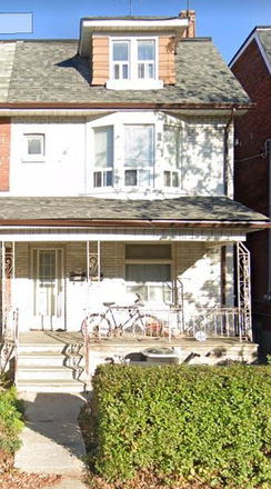 front of the house - 3rd Floor Unit for Rent (579 Bathurst st)