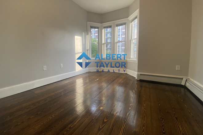 Bedroom #1 - Cozy 3-bedroom on Tremont! Cozy!! Apartments