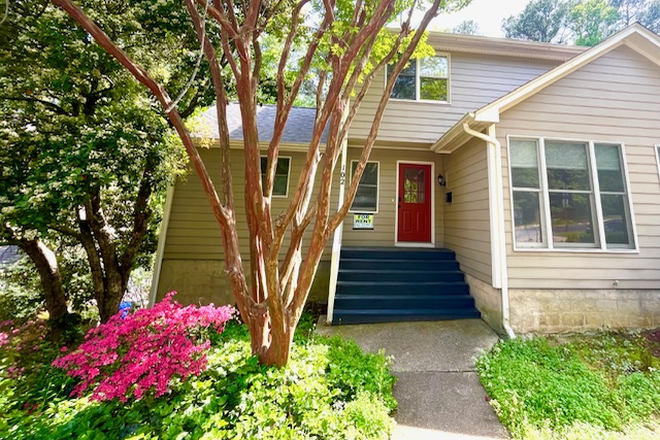 102 Mallard Ct -Street View - 3 bed/2 bath Townhome apt Located 1.5 miles from UNC & .5 Mile from Morgan Creek walking/bike path.