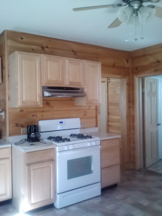 kitchen - Clean, spacious 3 bed with office, hardwood floors, Fox Point, available now Apartments