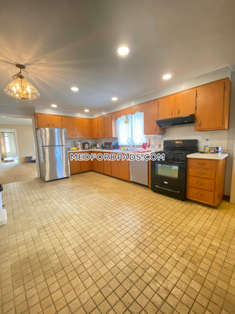 Kitchen - NO BROKER FEE! 4 Bed 1 Bath Apartment on Bowdoin St.