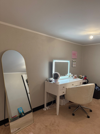 mirror and desk with mirror in room - Room for rent on the hill (sublease) Duplex