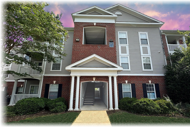Building - Newly remodeled 1 Bed, 1 Ensuite Bath. Flexible lease! Male tenants. Free UVA shuttle service!