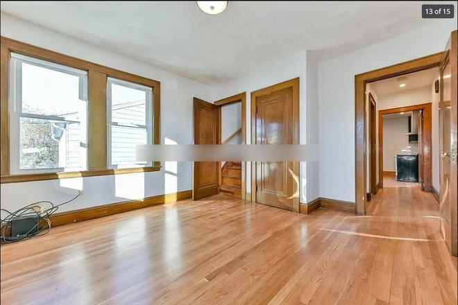 - - Close to Campus!! Spacious 5 bed 2 bath w/ Laundry & Parking Apartments