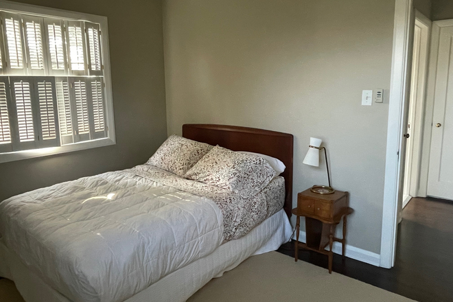 bedroom - Pleasant one bedroom with private bath close to UCR House