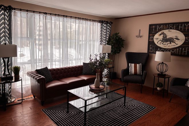 Living Room - Great large room for rent in Wayne! House