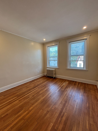 bedroom - Top floor Cleveland Circle 1 bed with new kitchen and balcony - NO FEE! for 9/1 Apartments