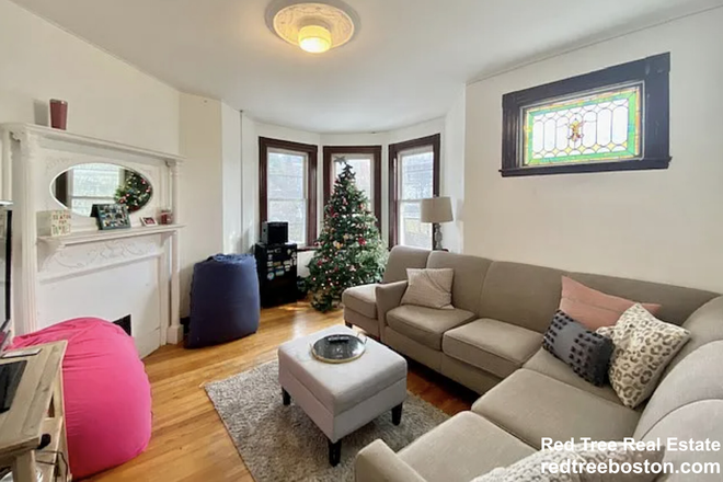 ... - 4 BED WITH DECORATIVE FIREPLACE, PORCH Duplex