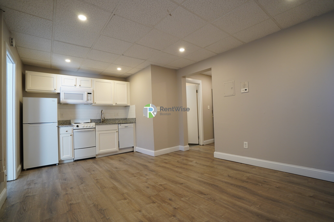 1 - AVAIL NOW-Gorgeous Allston 1 bed, H/HW inc. Cat ok. NO FEE!
