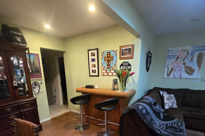 Living/Dining room - Walking distance to Otis House