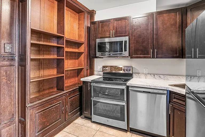 Kitchen - 1-bedroom Loft Apartment with Underground Garage in Chelsea, MA!