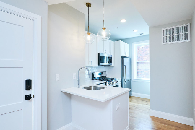 Call NOW for showings! 617-236-8600 - FRANKFORT ST - LUXE JEFFRIES PT 3BR AVAIL *9/1/2026* NEAR MBTA MAVERICK W/ IN UNIT LNDRY, 3 BATHS! Apartments