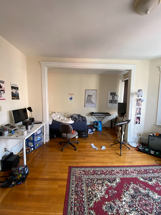 Studio - Spacious front facing alcove studio on Hemenway St. Available 9/1/24 Steps to campus