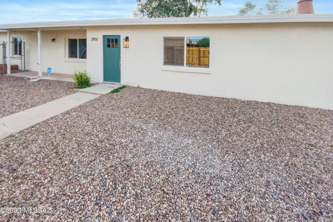 Entrance - Female Housemate Wanted in Furnished House near Winterhaven