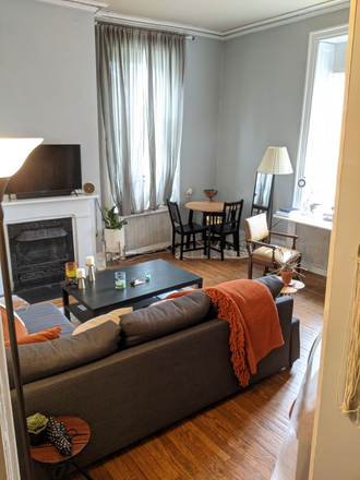 Living Room - 4006 Pine Street Apartments