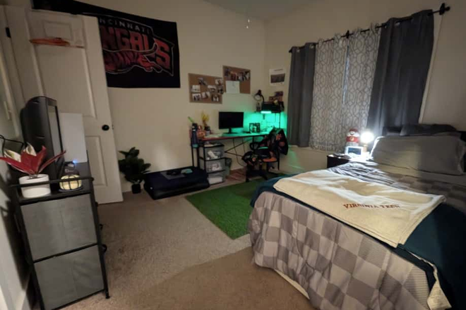 Actual photo of bedroom. Furnishing can be included - Spr'26 Sublease Room Available at Brexx/Retreat