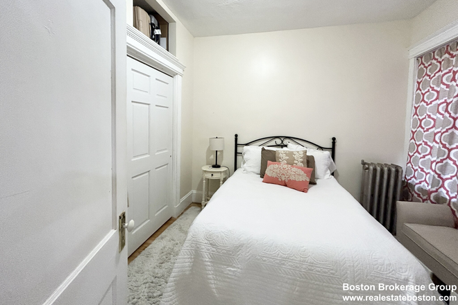 . - 1 BD/1 BA BOSTON APT | HEAT & HOT WATER INCL | AVAILABLE 09/01
