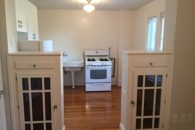 built-ins - avail 6/15/26 Jr. 1 bdrm, heat and hot h20 included, free storage, gorgeous renovated building