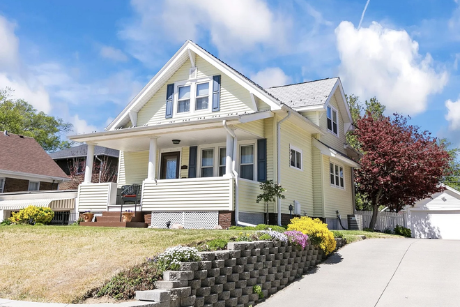 Front of House - Gordon Street House