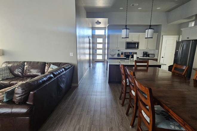 Main Door Entrance - FULLY FURNISHED UTILITIES INCL  4 BED 3 BATH HM 10 Min. from CMU