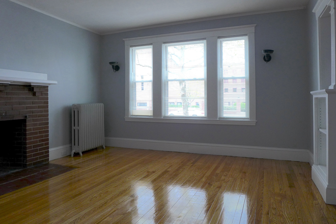 bostonrealtyonline.com - Elegant Five Bed Two Bath Renovation in Vibrant Allston Neighborhood Apartments