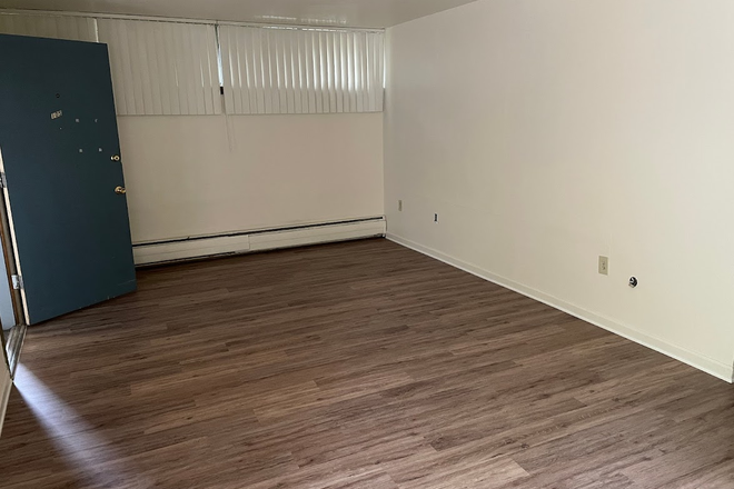 2 - AVAILABLE 8/5: 2655 Mapleton Ave #105 Apartments
