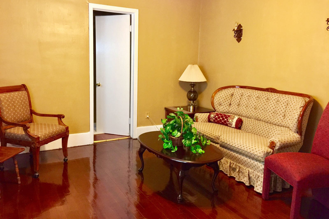 Living Room - Cozy 2 Bedroom Apartment close to Wescott Area & Campus - Apt. 2