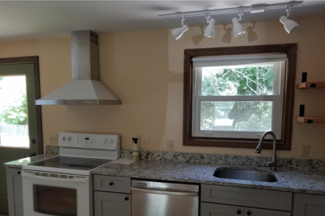 Kitchen - Single bedroom for Spring sublease (January-July), w/ option to renew for yearly lease in July House