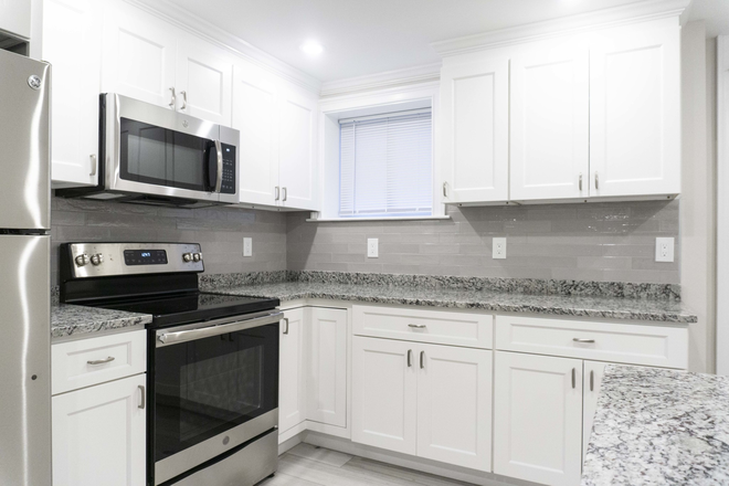 hubrealtyproperties.com - Newly renovated large 2 bedroom, with laundry in unit Apartments