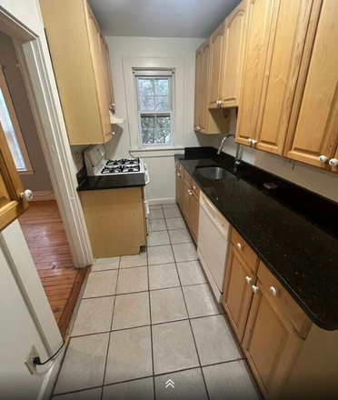 kitchen - **NO BROKERS FEE!!* HUGE 5 Bed / 2 Bath w/ Heat&Hot Water Included! Available 9/1/26!! Apartments