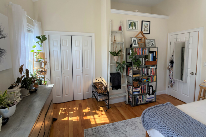 . - STUNNING 3 BED/2 BATH WITH IN-UNIT LAUNDRY, HEATING INCLUDED, NO BROKER FEE!! 9/1/26!!! Apartments