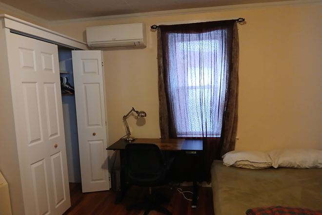 Bedroom - Cambridgeport Bright quiet house centrally located to MIT and Harvard - Utilities Included