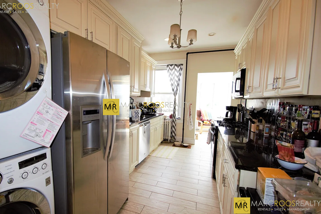 Call NOW for showings! 617-236-8600 - BABCOCK ST - CHARMING XXL 6BR NEAR BU, MBTA AVAIL *9/1/2026* W/ 4 BATHS, H&HW INC, IN UNIT LNDRY! Apartments