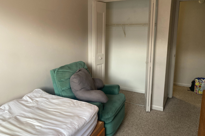 bedroom closet and recliner - Sundridge Palms room for rent Townhome