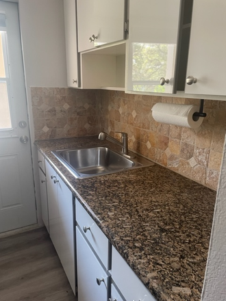 Kitchen - Beautiful and quiet apartment in Coral Gables