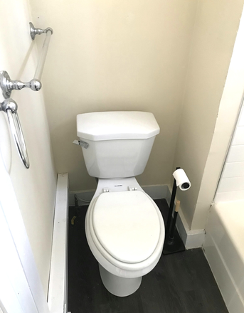 Bath - Bright 1 Bed Near Campus No Broker Fee Apartments