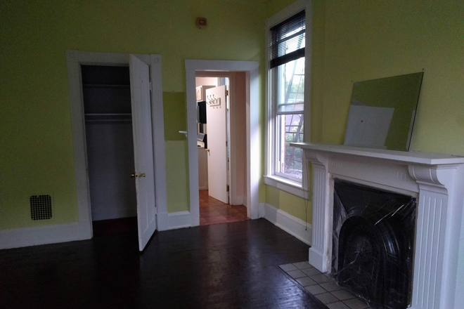 Bedroom / living room - Cozy studio in a historic house, all inclusive, walk to UC