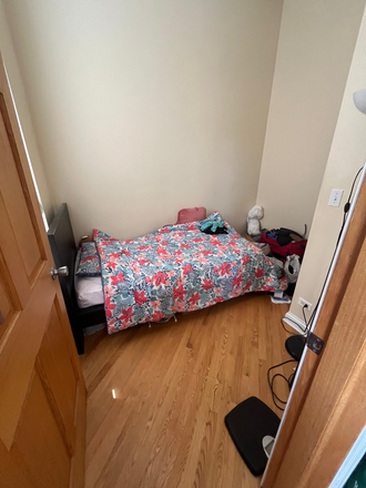 The room that is for rent. 83 sq ft. With a closet. - 1100 W Taylor St, Unit 3F