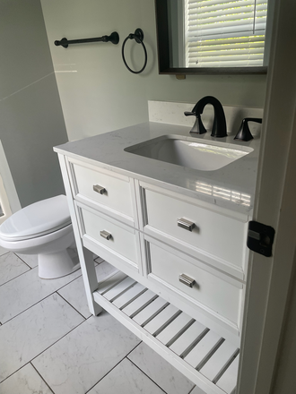 Master bathroom - Three-bedroom/2.5 bathroom house for rent near East Campus