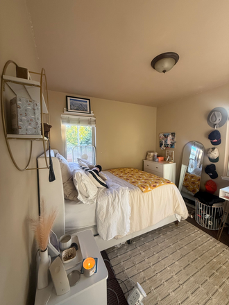 bed, dresser, and nightstand all included! - Spring Sublease - Close to Leeds/Engineering and Great Yard!!