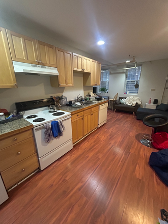 Kitchen - Hemenway 3 Bed Fenway Apartments