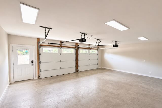 Oversize 2 Car Garage-  Flat Entry - Newly Remodeled Boone Home: 5BR, Office, Garage & Walkable Neighborhood