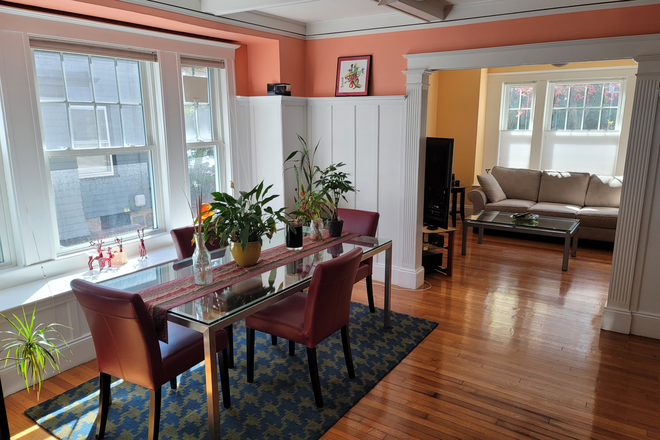 Dining room - Awesome Room in Beautiful 3Br Unit, Central Air, 2 Full Baths, Laundry in Unit